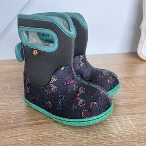 Toddler size 5 bogs boots